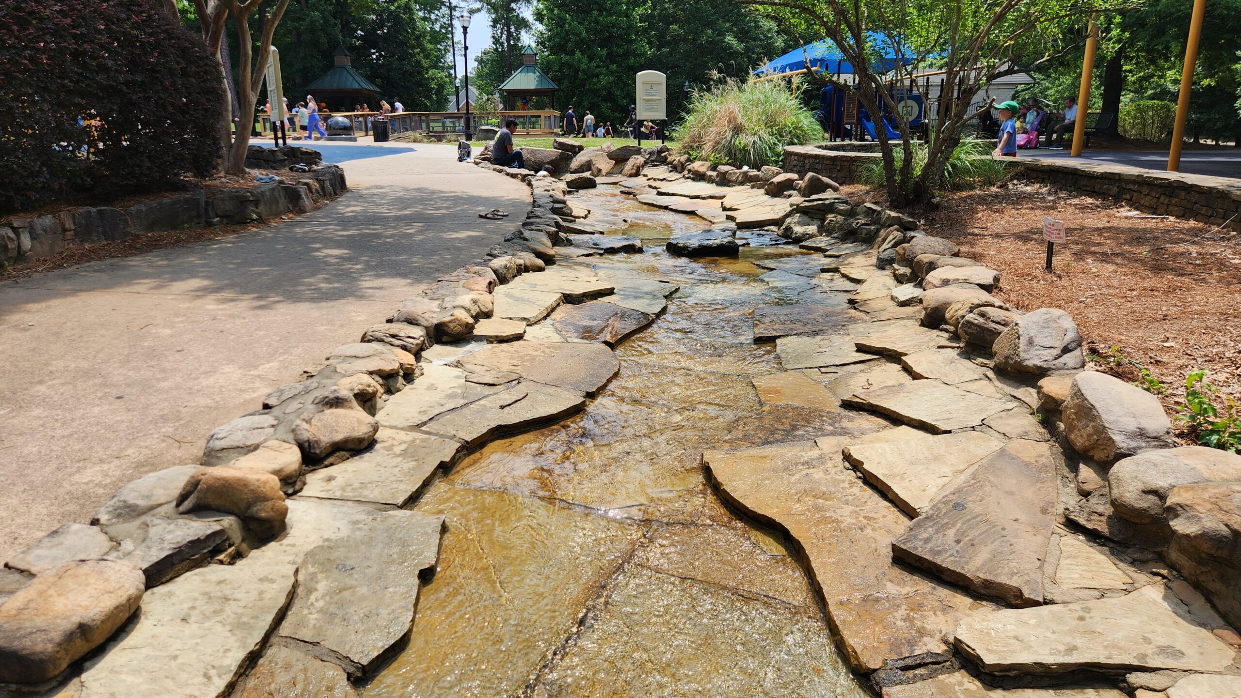 Brookr-run-park-dekalb-dunwoody-kid-friendly-brook-in-playground