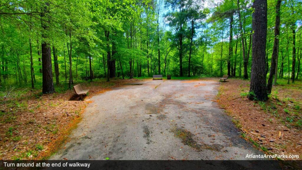 Louise-Suggs-Memorial-Park-Cobb-Austell-Frog-Rock-Disc-Golf-Park-Turn-around-spot-at-end-of-walkway