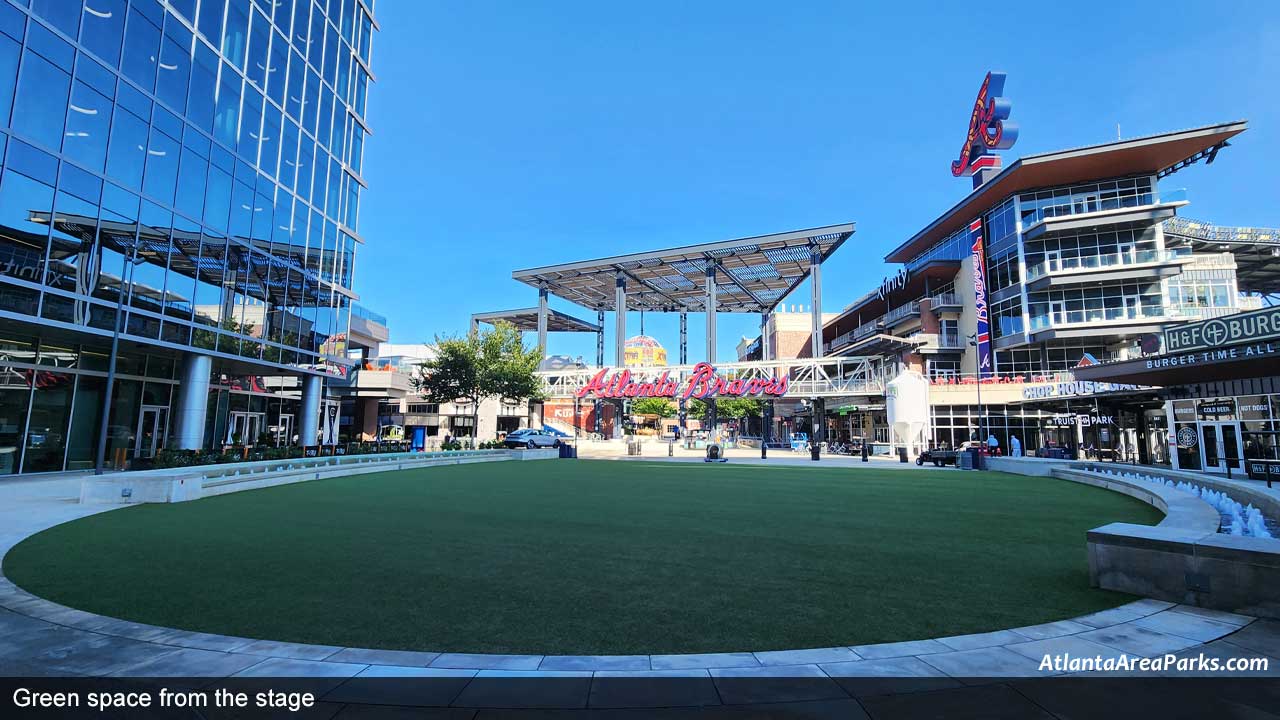 The-Battery-Atlanta-Cobb-Green-space-with-wall-seating